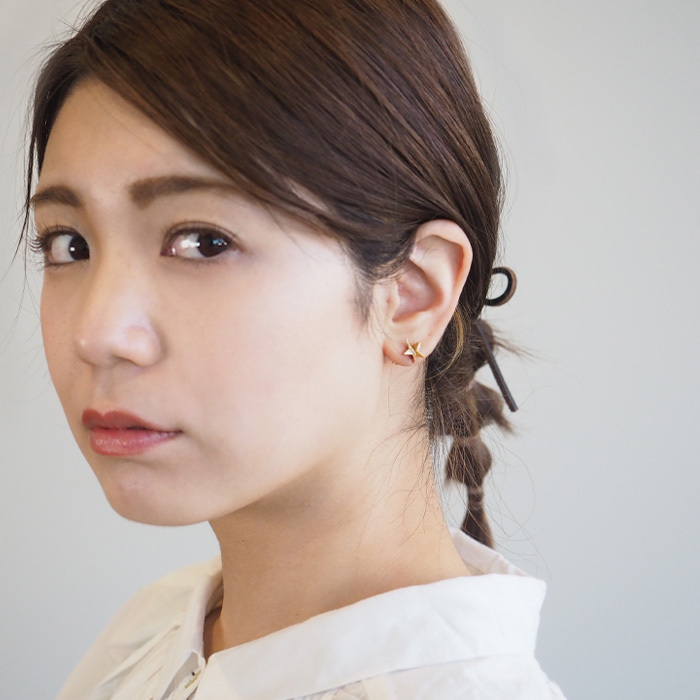 【れいこ】佐々木ひとみ ピアス&ポストカード 楽天市場】sasakihitomi（ササキヒトミ） マーガレットピアス