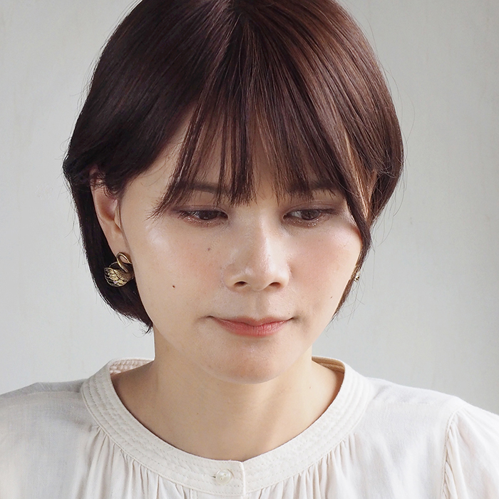 sasakihitomi（ササキヒトミ） スワンのピアス 真鍮＆ホワイトパール