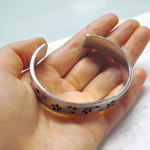 かすう工房 桜花散桜腕輪 シルバーバングル Silver925 和風 和柄 サクラサクバングル｜和柄｜さくら｜桜｜送料無料｜ラッピング