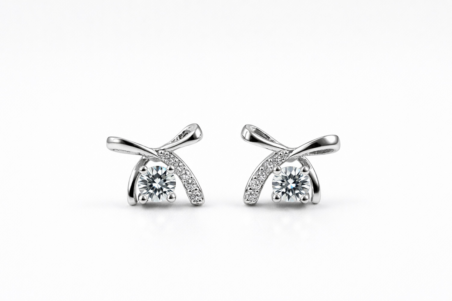モアサナイト ピアス リボン 0.3ct レディース 金属アレルギー対応 