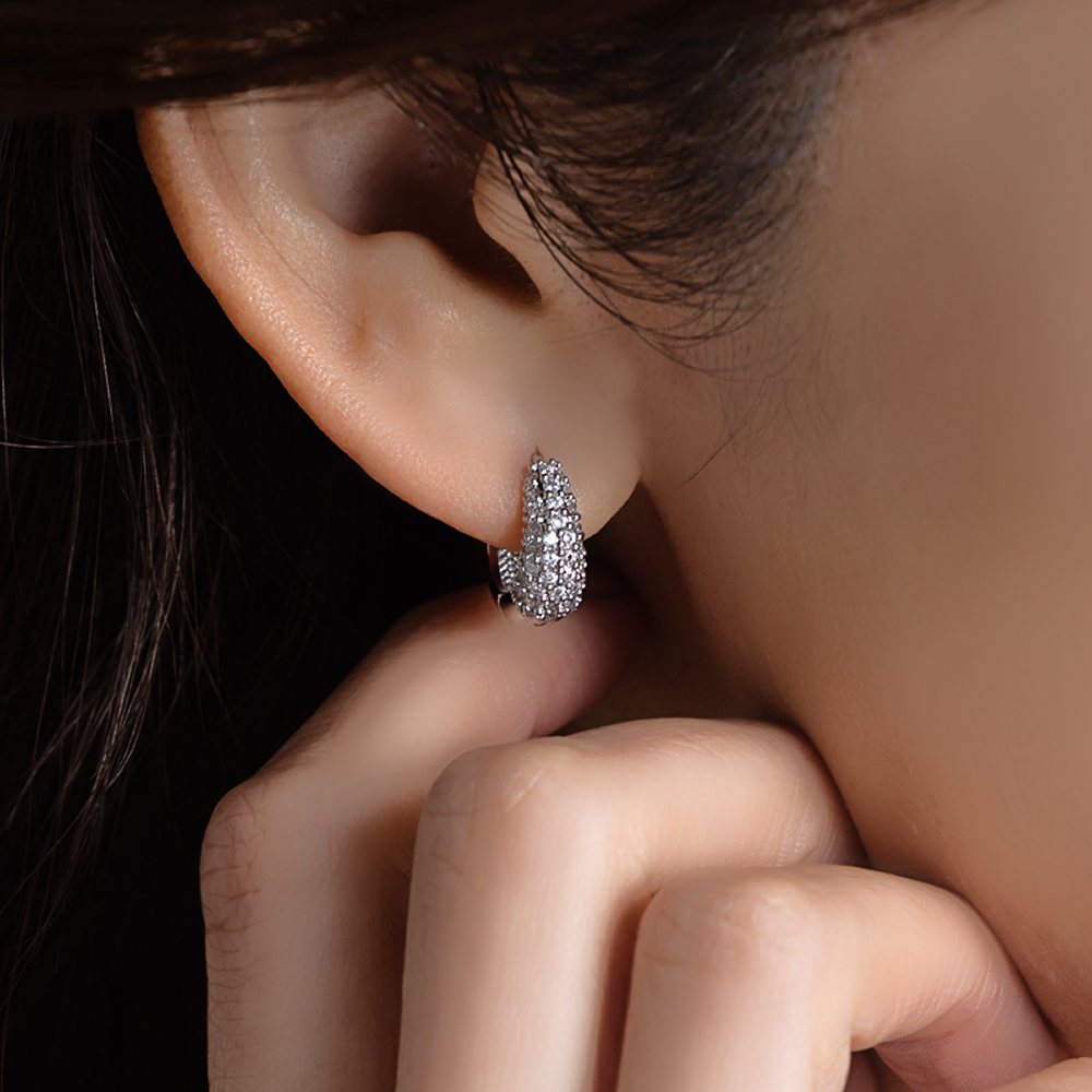 【ボンジュール マダム】DIAMOND PAIR ピアス 未使用新品 ボンジュール マダム】DIAMOND PAIR ピアス 新品✨