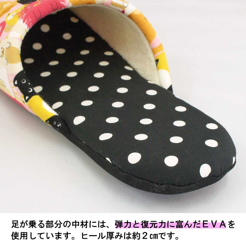 弾力性のある中材