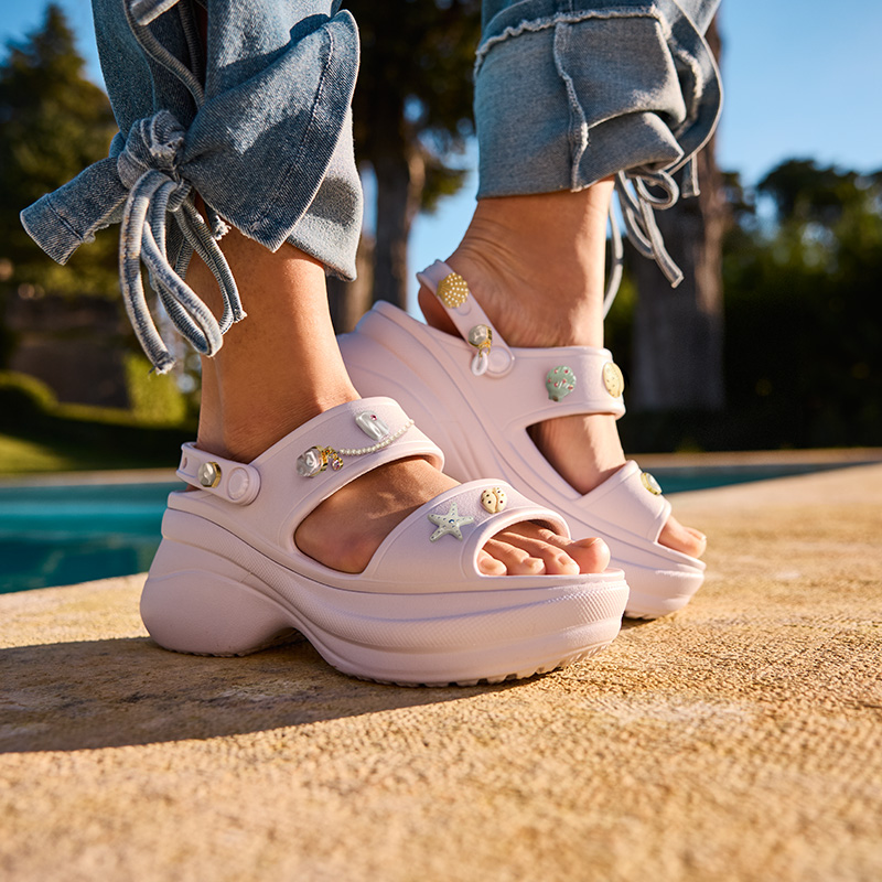 シューズ・サンダルその他 CROCS Woman Shoes Milk 209562 LATTE crocs クロックス CROCS サンダル シューズ レディース ベイ