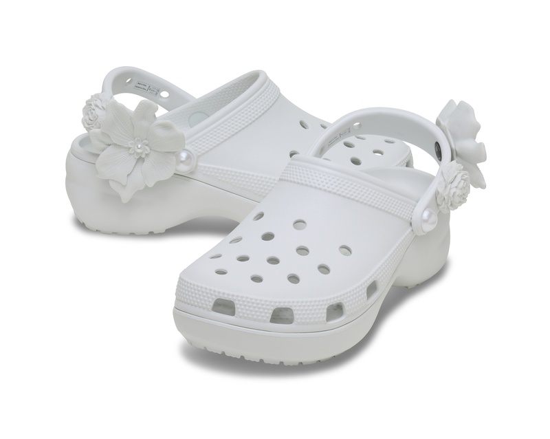 さりページ crocs 25Q2 CLASSIC PLATFORM BOUQUET CLOG Moonlight 211292-1NK