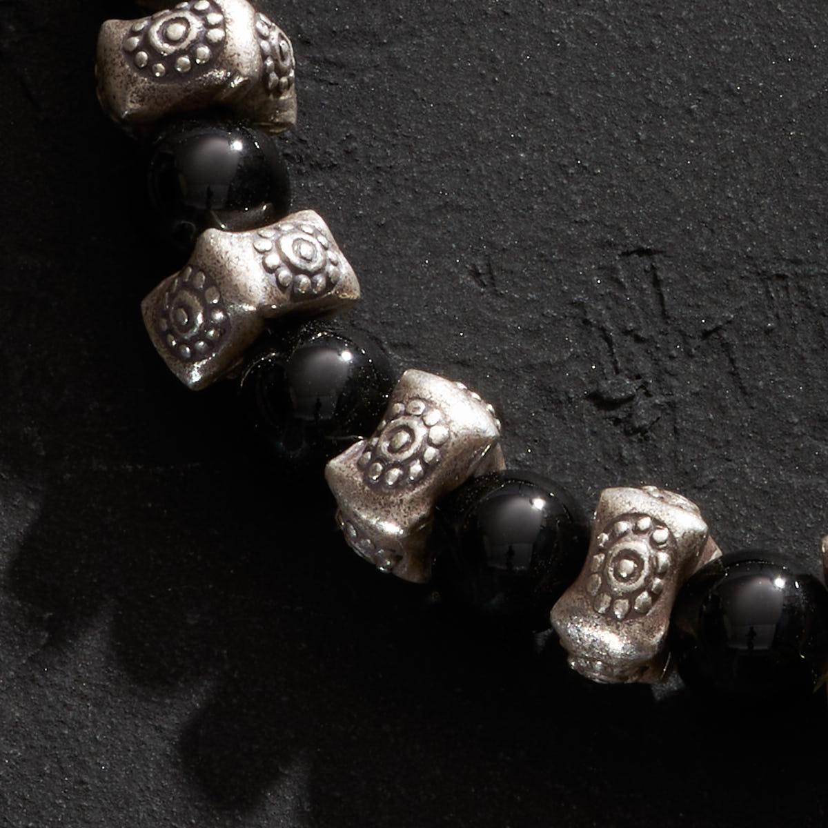 カレン 族 シルバー 漆黒の輝き オニキス ビ...の詳細画像1