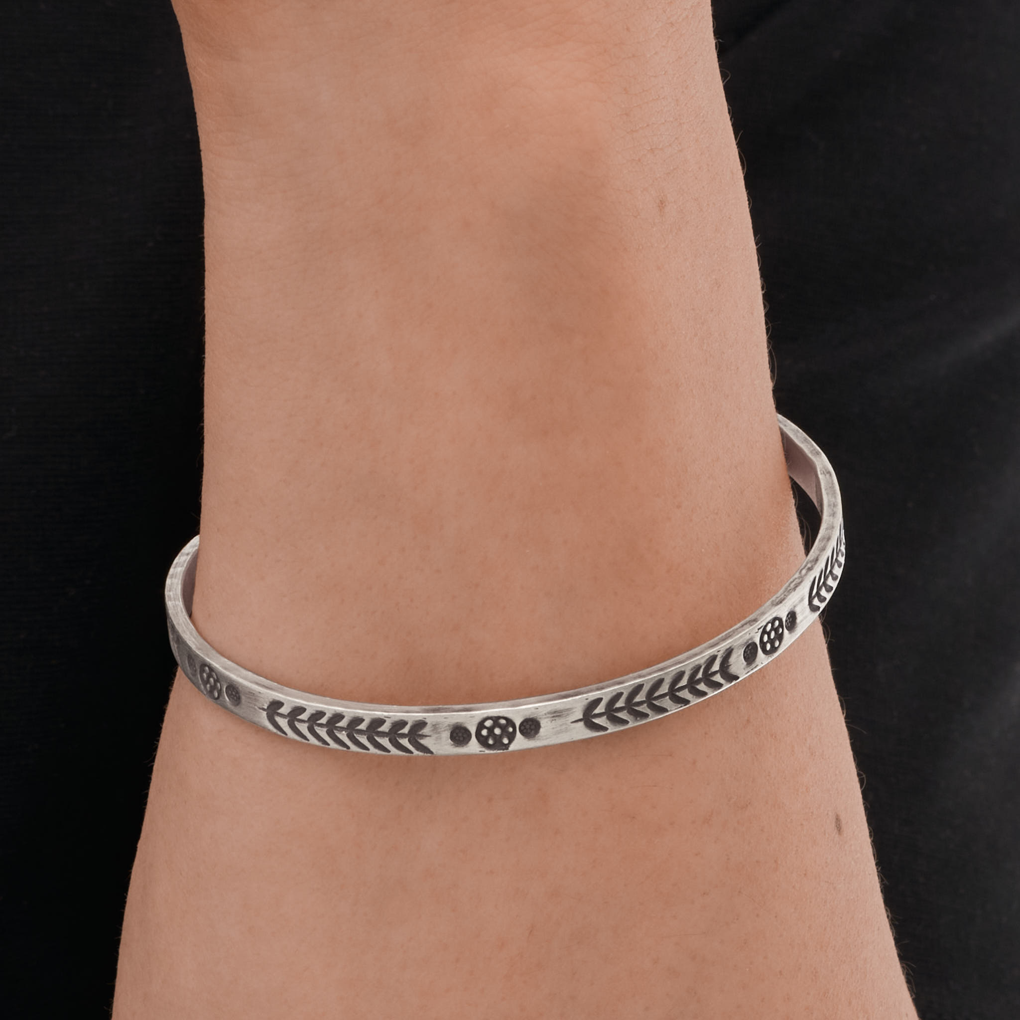 カレン 族 シルバー バングル フリーサイズ メンズ レディース 民族