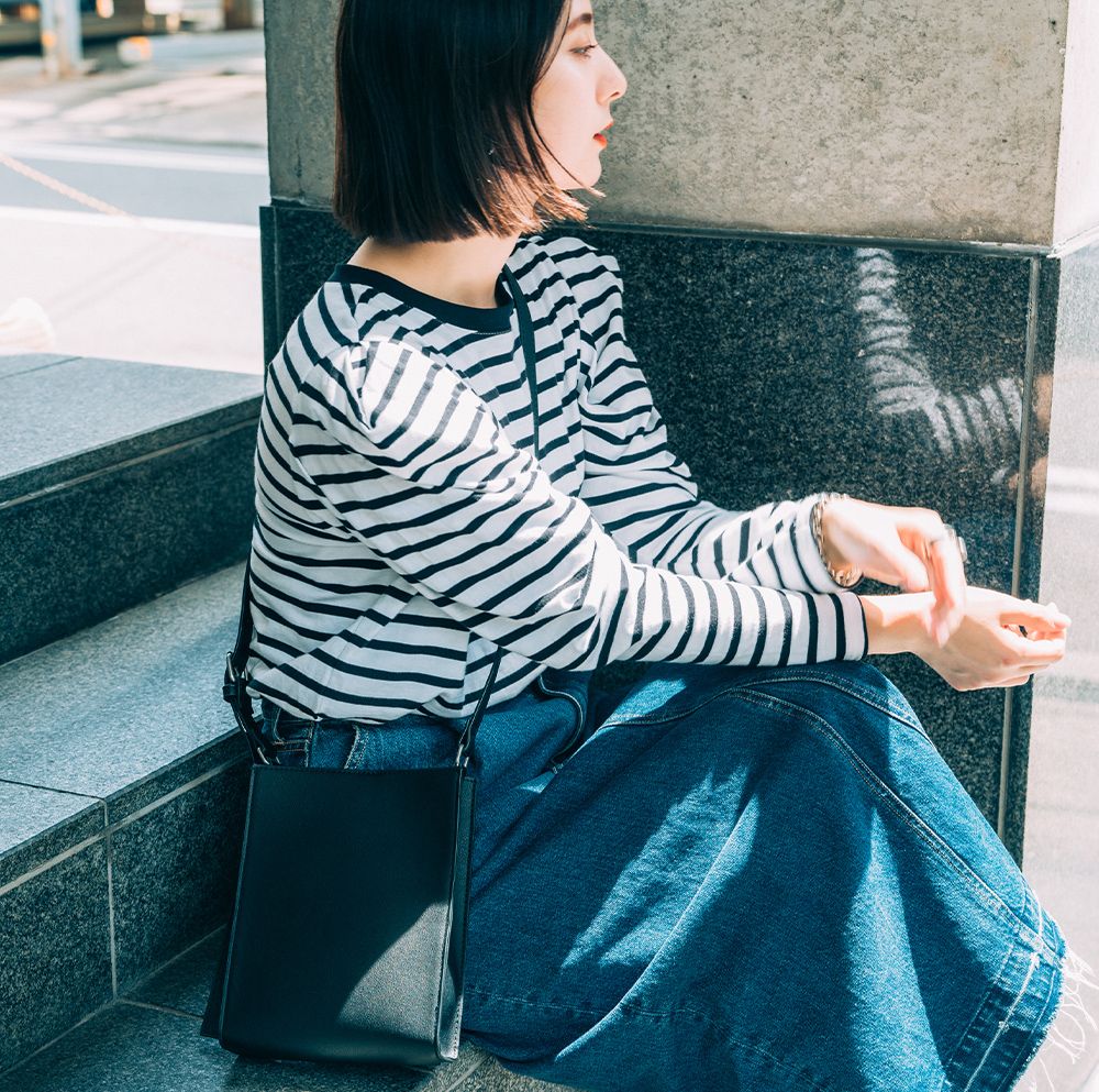 Rename ビッグスクエア ショルダーバッグ 