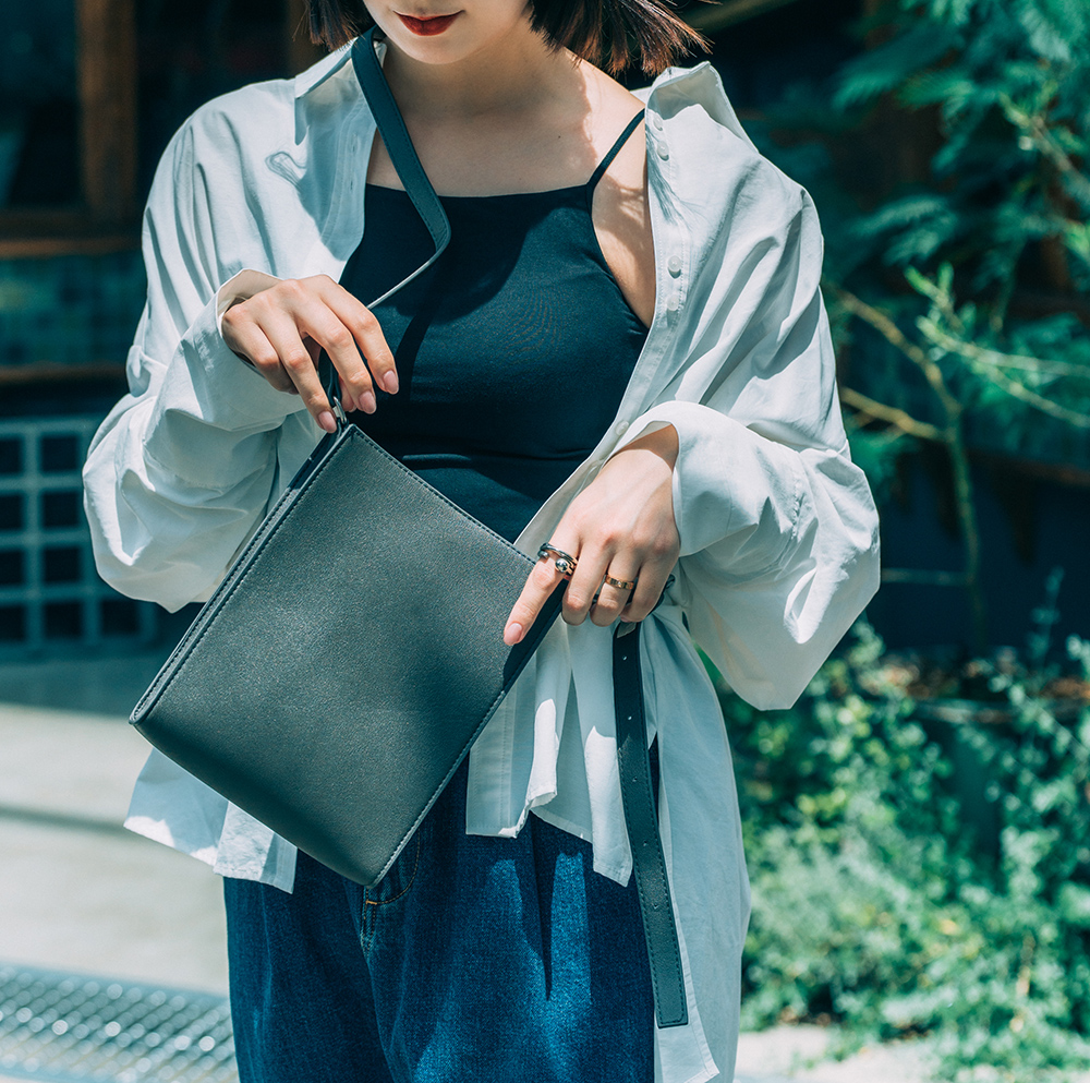 Rename ビッグスクエア ショルダーバッグ 