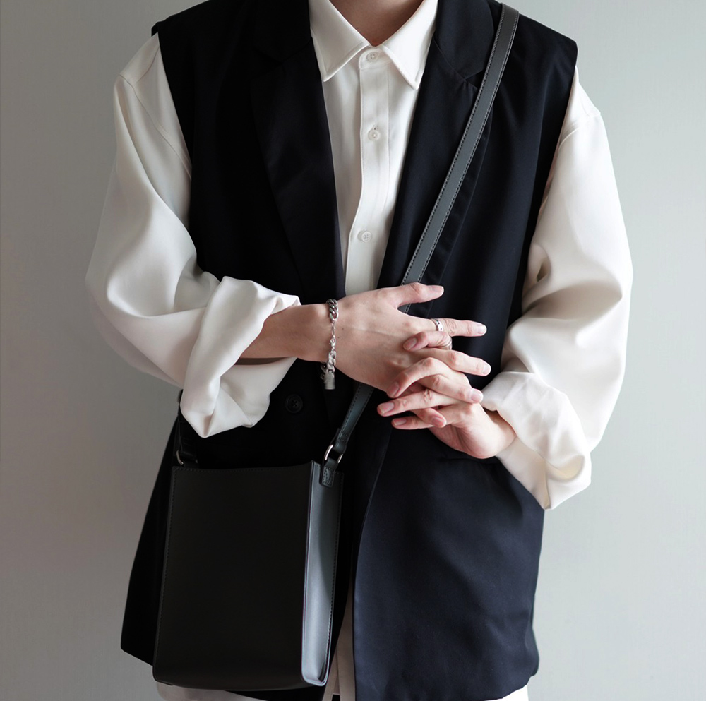 Rename ビッグスクエア ショルダーバッグ 