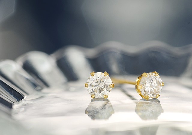 K18 diamond pierced earrings float 0.5ct
