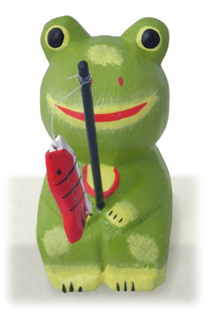 カエル 置物 木彫り お座り 釣り 蛙 幸運を釣り上げる 縁起物(当選祈願