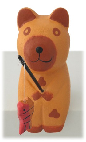 クマ 置物 木彫り お座り 釣り 熊 縁起物(当選祈願 合格祈願 開運説明