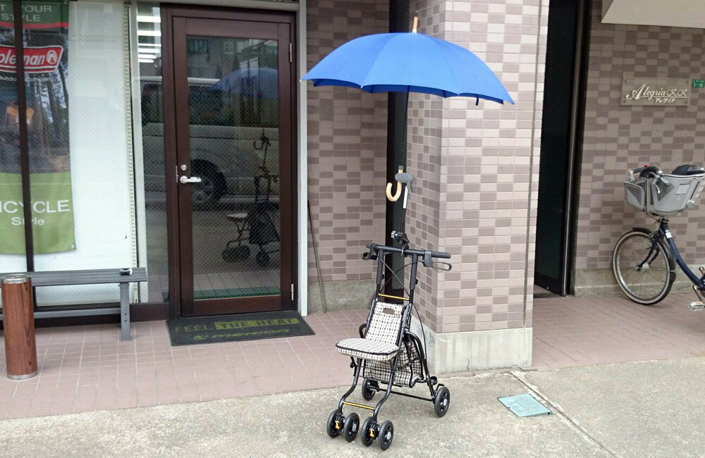 どこでもさすべえ 固定タイプ ブラック / グレー 自転車 傘ホルダー レイン 雨 ベビーカー シルバーカー シニアカー 車いす シニア サスベー さすべー 関連画像3