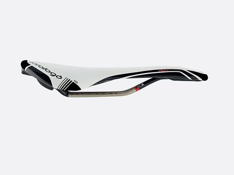 特セール)プロロゴ(PROLOGO) NAGO EVO PAS TIROXレール サドル