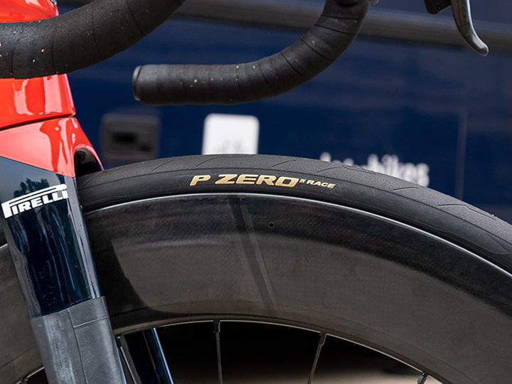 春得セール)ピレリ（PIRELLI） P ZERO RACE＜150th＞限定 ロード