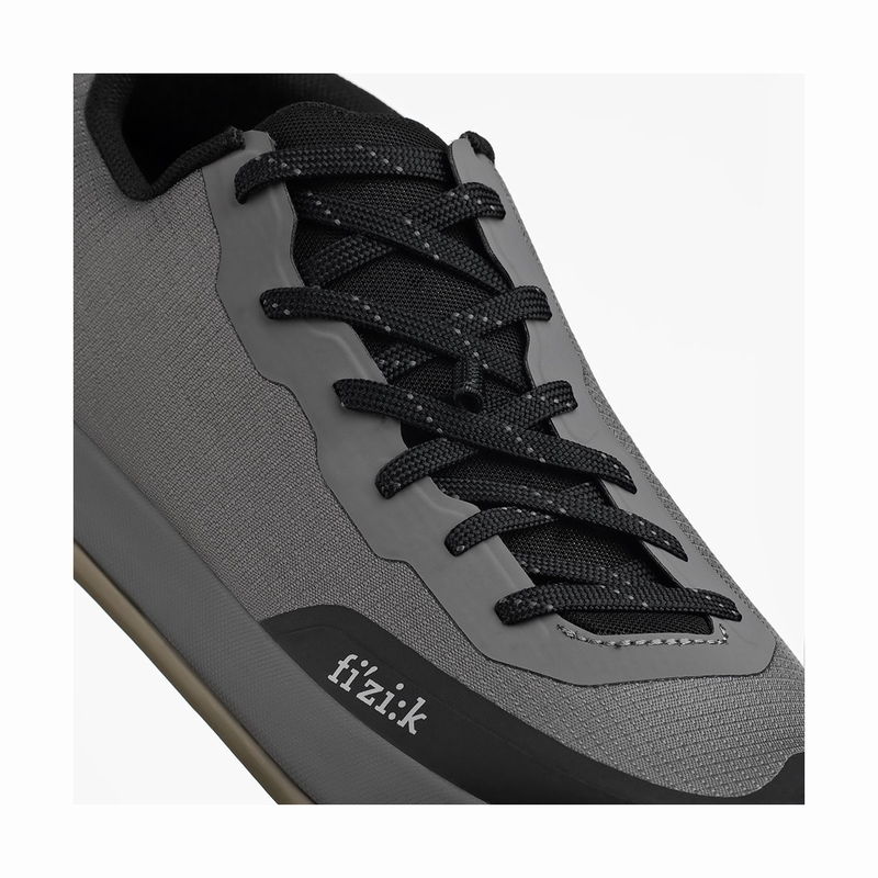 夏トクSALE)フィジーク（FIZIK） GRAVITA VERSOR FLAT ＜グレー/マッド