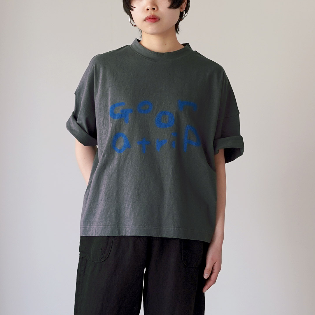 TUMUGU（ツムグ） ラフィ天竺 モックネック プリントT ( go on a trip ) 日本製 / レディース 半袖 5分袖の画像