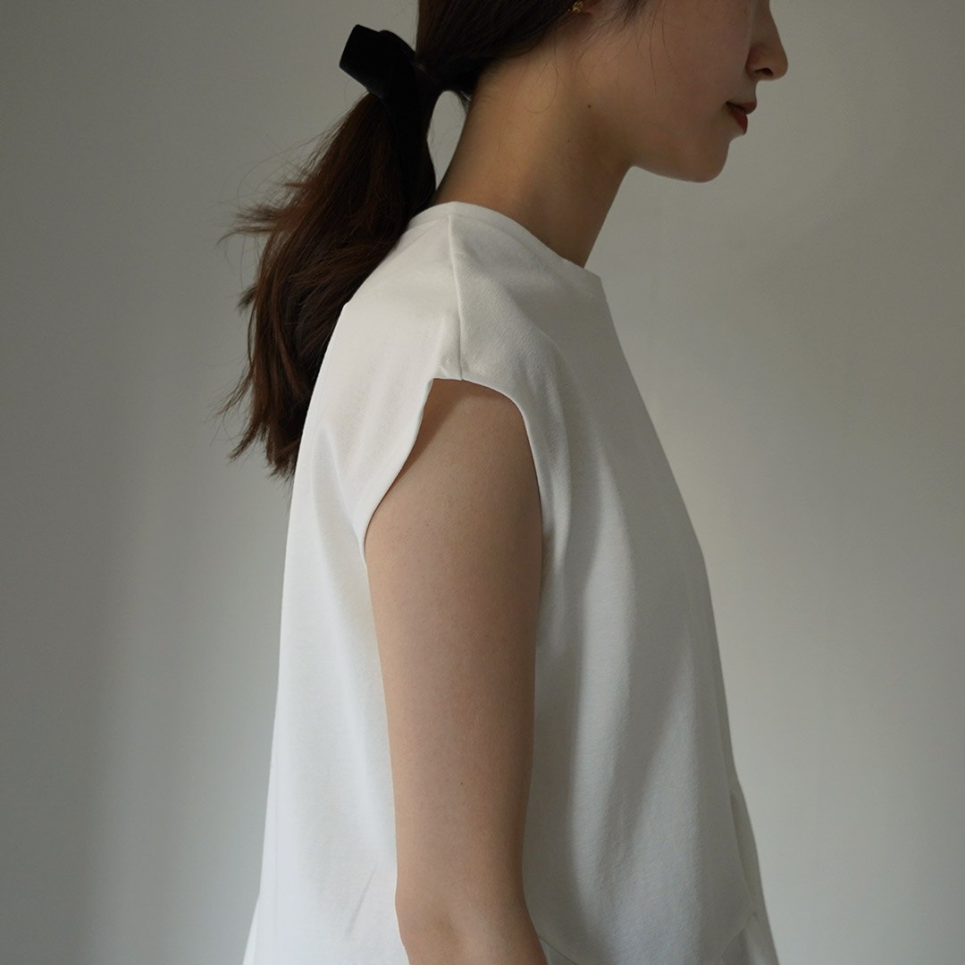 CHIGNON CHIGNON（シニヨン） フォルムペプラムプルオーバー