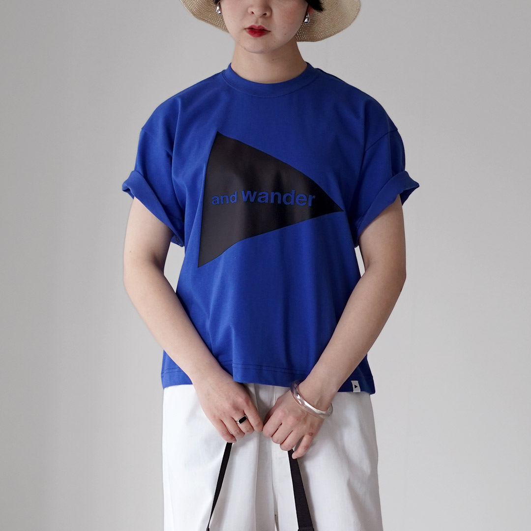 and wander（アンドワンダー） ビッグ ロゴショートスリーブ Tシャツ