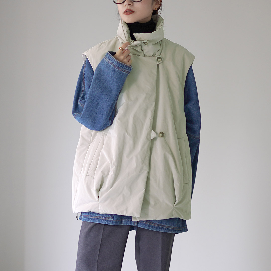 CHIGNON（シニヨン） スタンドカラー パフィーベスト / レディース