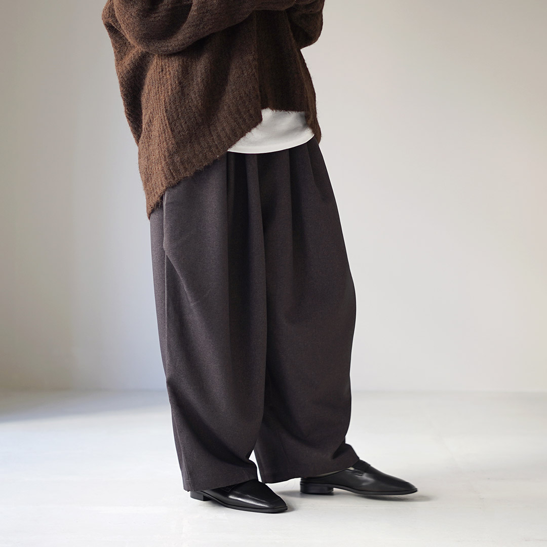 ミズイロインド　ワイドカーゴパンツ　ダークグレイ mizuiro ind/ミズイロインド] ワイドカーゴパンツ（カーゴパンツ