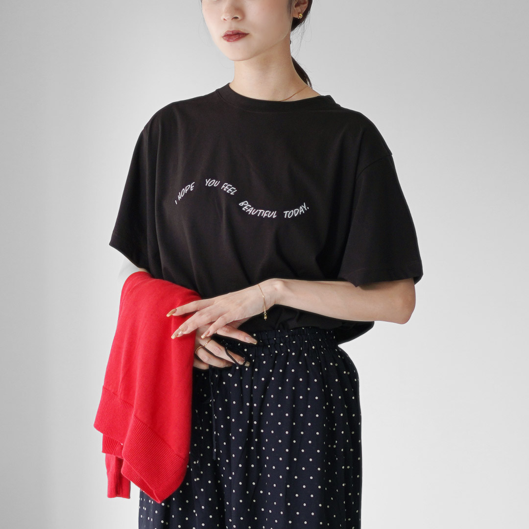 tumugu（ツムグ） DEPEND 天竺 プリント 裾ラウンドTシャツ