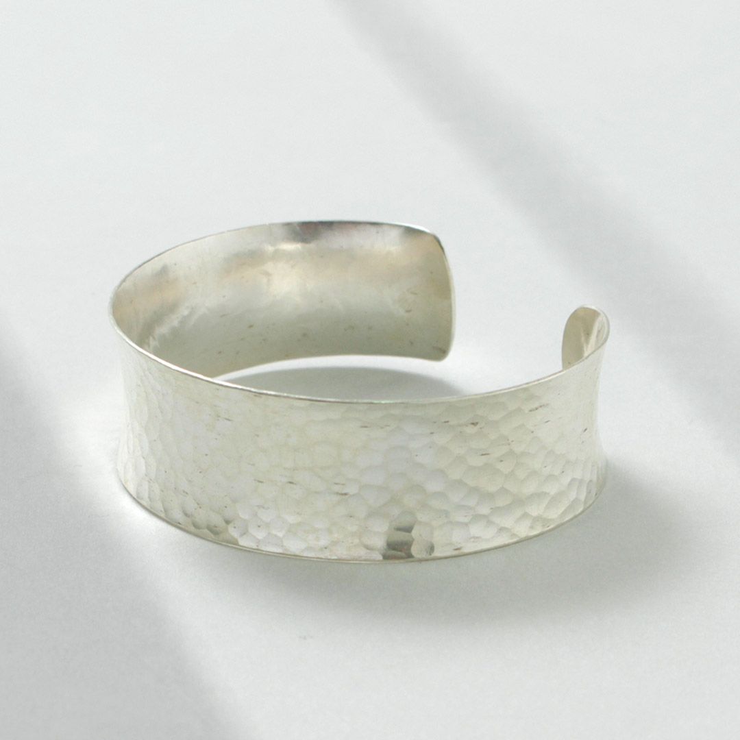 phaduA（パ・ドゥア） カレンシルバーバングル ハンマードアイズ 鎚目（つちめ）ワイド / メンズ レディース ブレスレット | ROCOCO | 01