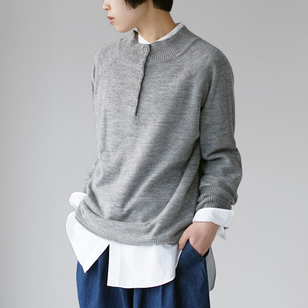 mao made（マオメイド） メリノウール 2WAYくるみボタン プルオーバー