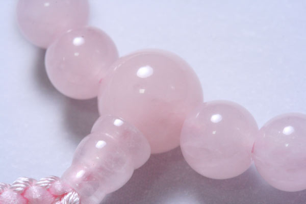 数珠 女性用 数珠袋付 ローズクォーツ7mm玉正絹頭房 灰桜色 : 大黒屋
