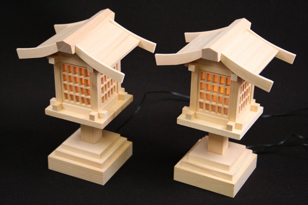 小屋棒形燈籠 4尺 引き取り先決定済 来待石製、小屋棒型灯篭 | Hut Shaped Lantern