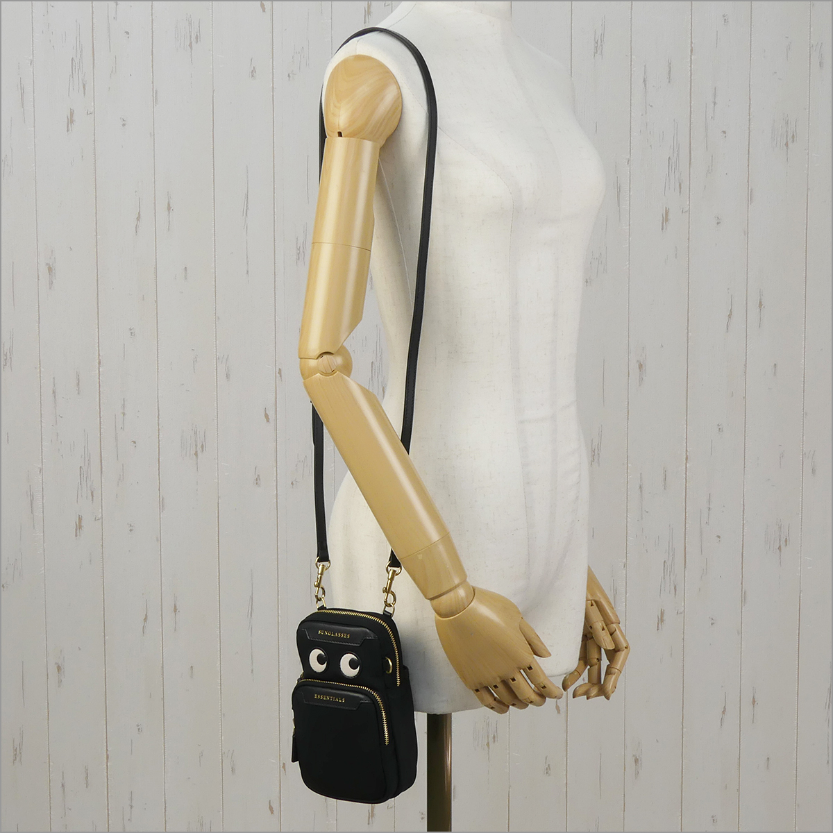 アニヤハインドマーチ eyesアイズ クロスボディ アニヤハインドマーチ eyes クロスボディバッグ