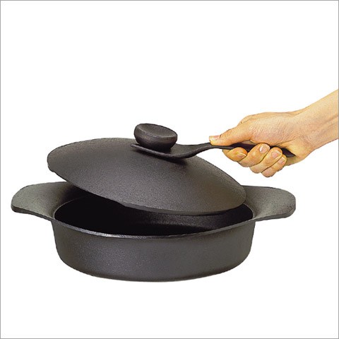 柳宗理 Sori Yanagi 南部鉄器鉄鍋深型 鉄器蓋・ハンドル付 22cm 柳宗理/南部鉄器/鍋 深型鍋 鉄蓋ハンドル付｜designshop