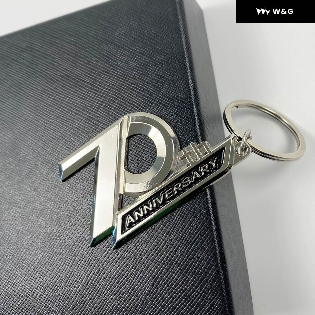 並行輸入品】 70 周年 記念 メタルキー チェーン ホルダー トヨタ