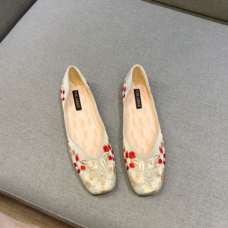 刺繍 パンプス 痛くない ぺたんこ バレエシューズ ローヒール 夏 フラットパンプス 走れる スクエアトゥ Vカット 通勤 パンプス オフィス 通勤 |  | 01