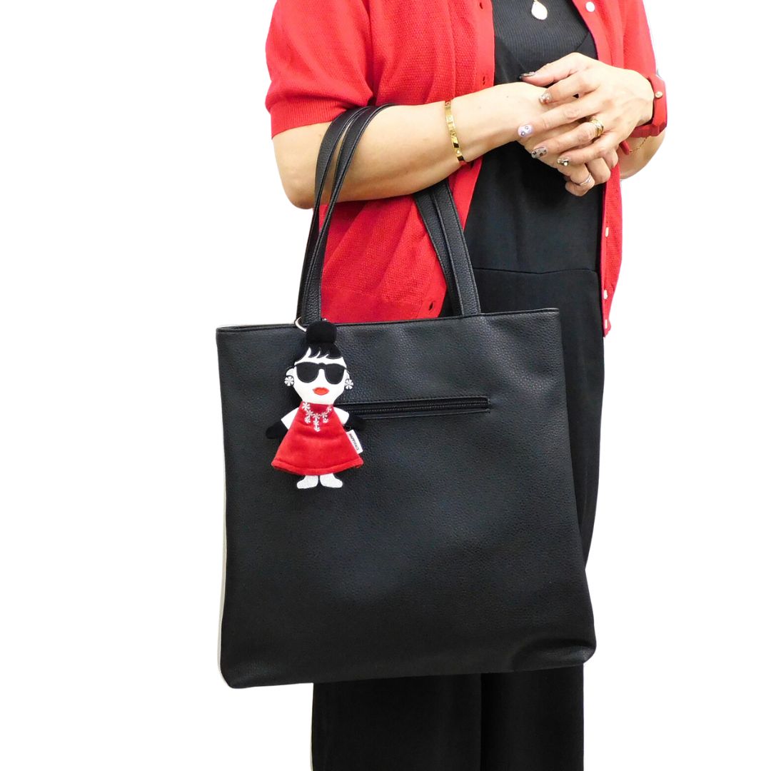 便利でかわいい♪】HAPPY FACE EMMA キーリール付きドールチャーム