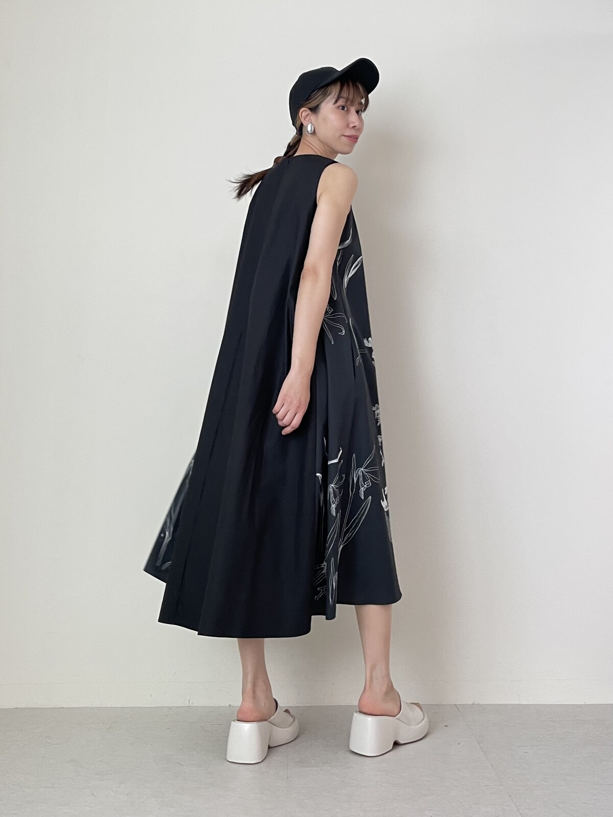 Titilate Valet ボタニカルプリントワンピース ワンピース チャコール