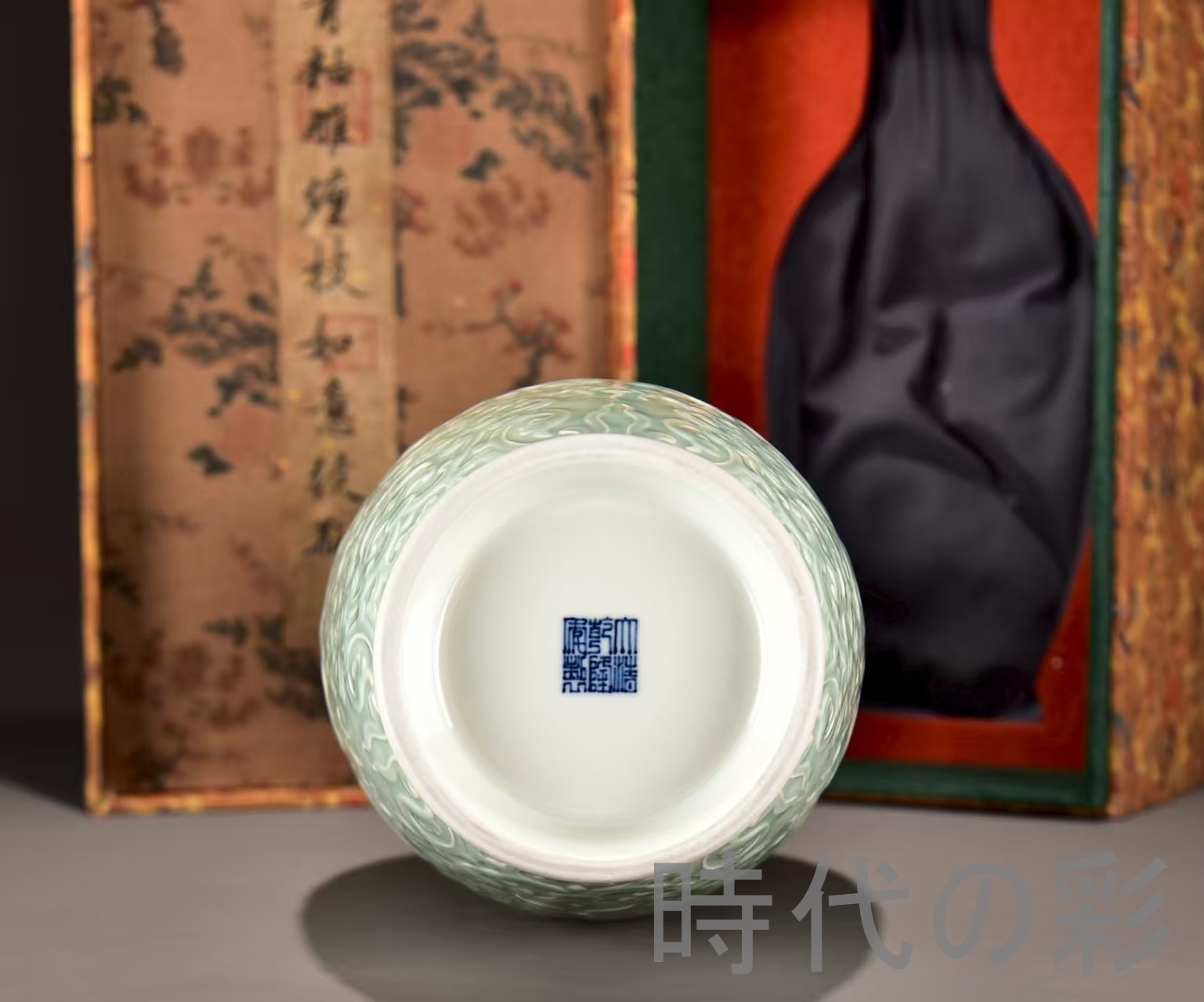 時代の彩】中国古美術 清・乾隆 粉青釉 纏枝如意紋 瓶 壺 花瓶 古陶磁