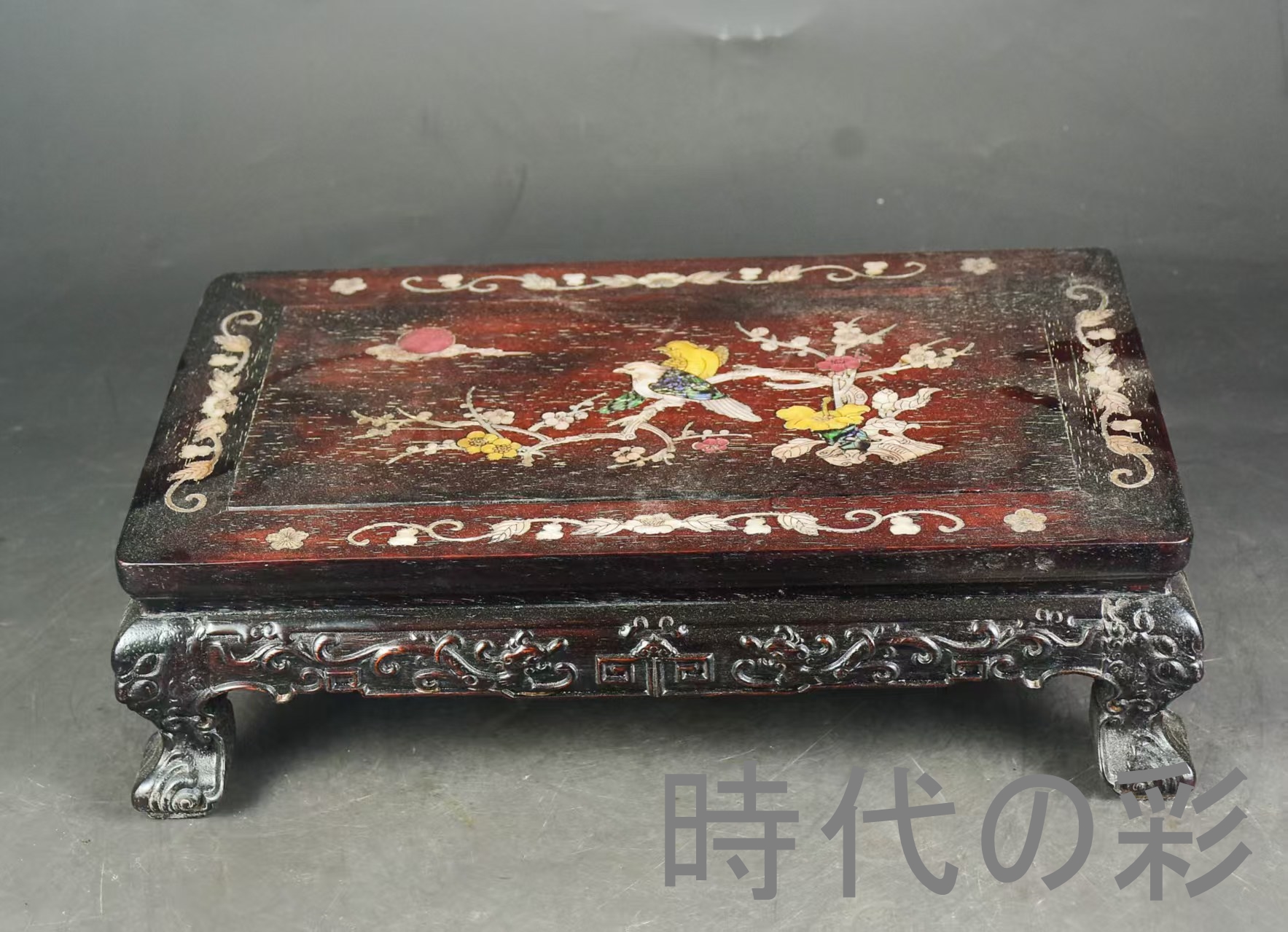 【時代の彩】中国古美術 旧家蔵出 紫檀木 彫刻 貝殻象嵌 茶卓・茶机 喜鵲登梅 手作り 細密彫 木製工芸品 文房置物 唐物 古玩 古民具 古置物 清時代 R07100621