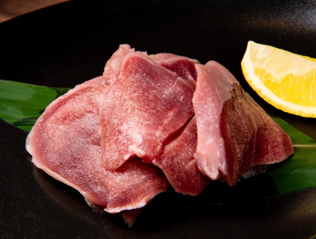 厚切り 豚たん 600g(100g×6pc) 伊達のくら 国産 豚タン 厚切りスライス 焼肉 バーベキュー BBQ 豚肉 お取り寄せ グルメ 通販 冷凍