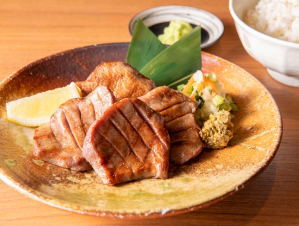 牛タン 厚切り 450g 伊達のくら 大トロ牛たん ぎゅうたん 仙台 牛肉 焼肉 バーベキュー 肉 BBQ お取り寄せグルメ