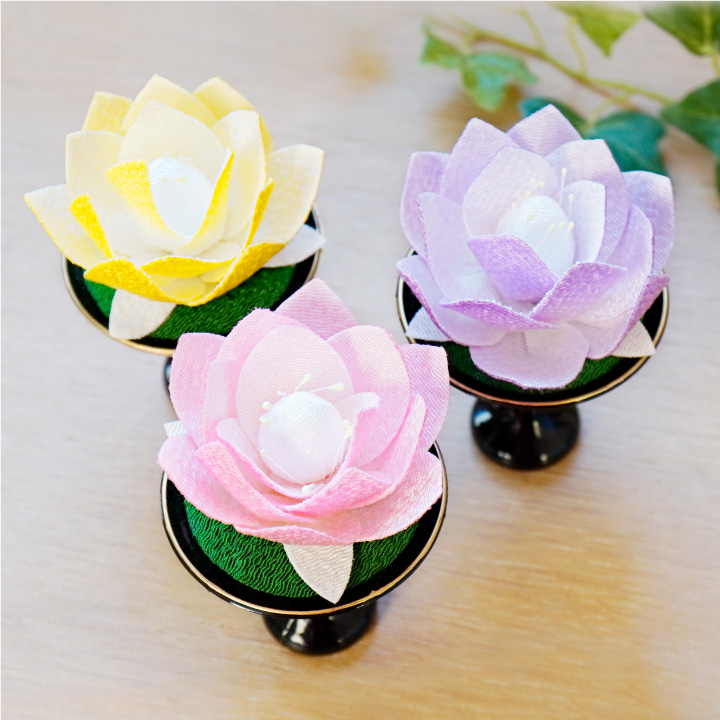 ジャックさま専用＊蓮の花ちりめん細工＊ ちりめん細工「蓮の花飾り」 | ペット霊園のミカタ｜ペット骨壷