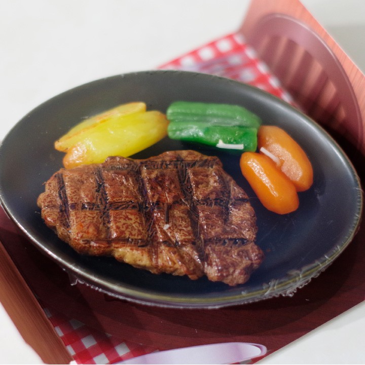 ペットのかわいい仏具といっしょにお供えしたいステーキキャンドル