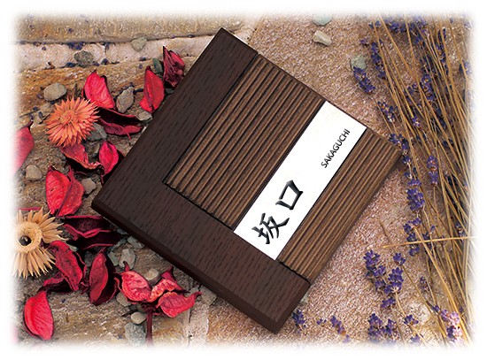 モダンな木質感とステンレスへアライン