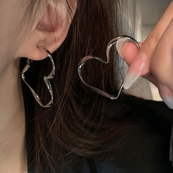 ピアス ツイストハート フープピアス ハートモチーフ オープンハート 