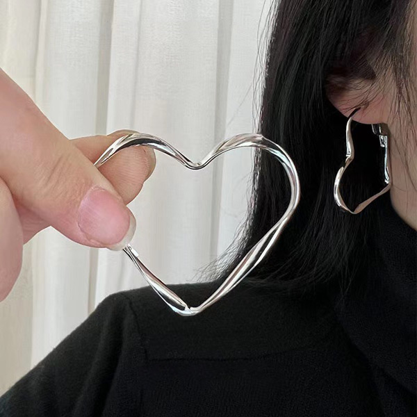 ピアス ツイストハート フープピアス ハートモチーフ オープンハート 