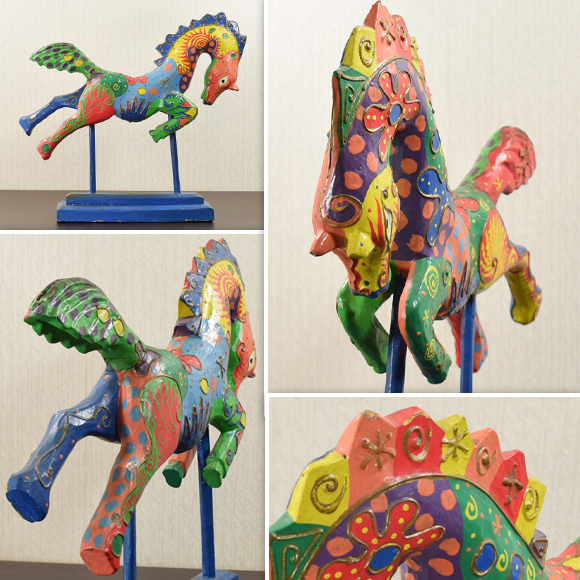 カラフルホース 色鮮やかなウマの置物 木彫り オブジェ 飾り 木製