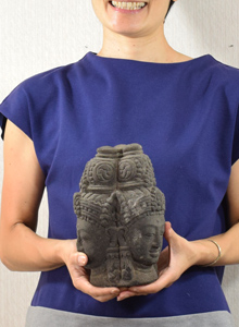 トリムールティ 三面神 砂岩石像 バリヒンドゥー教の像 フィギュア