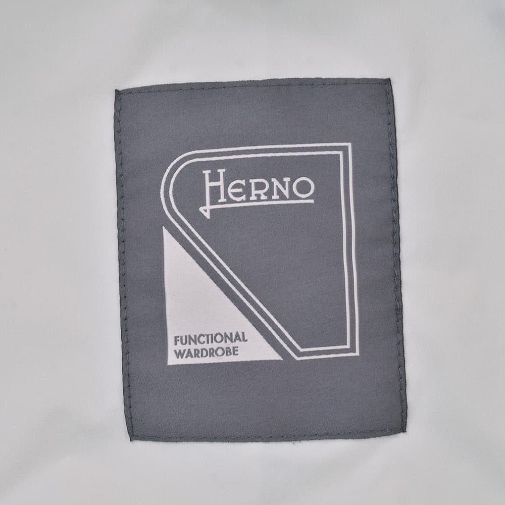 ヘルノ HERNO 軽量ナイロンジャケット メンズ 2つ釦シングルフロント FUNCTIONAL WARDROBE アイスグレー ストレッチ性 撥水 GA000179U 国内正規品の画像