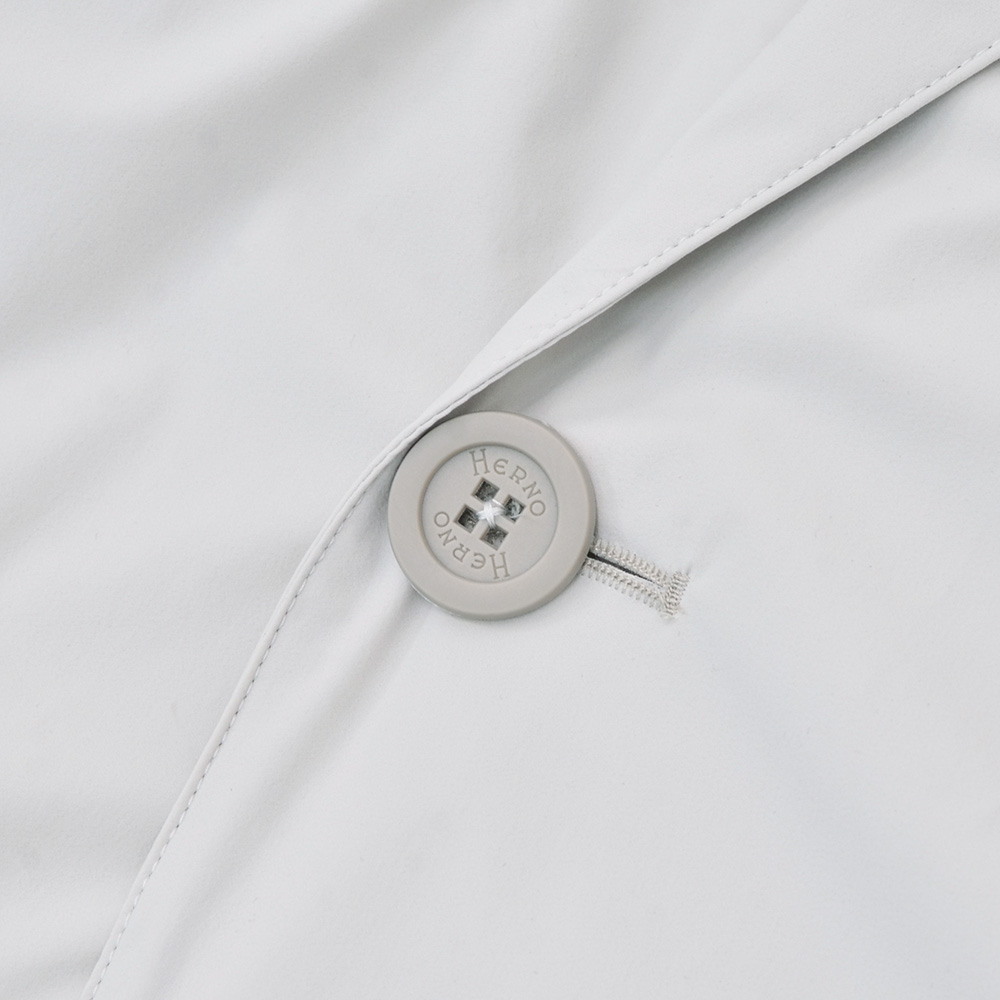 ヘルノ HERNO 軽量ナイロンジャケット メンズ 2つ釦シングルフロント FUNCTIONAL WARDROBE アイスグレー ストレッチ性 撥水 GA000179U 国内正規品の画像