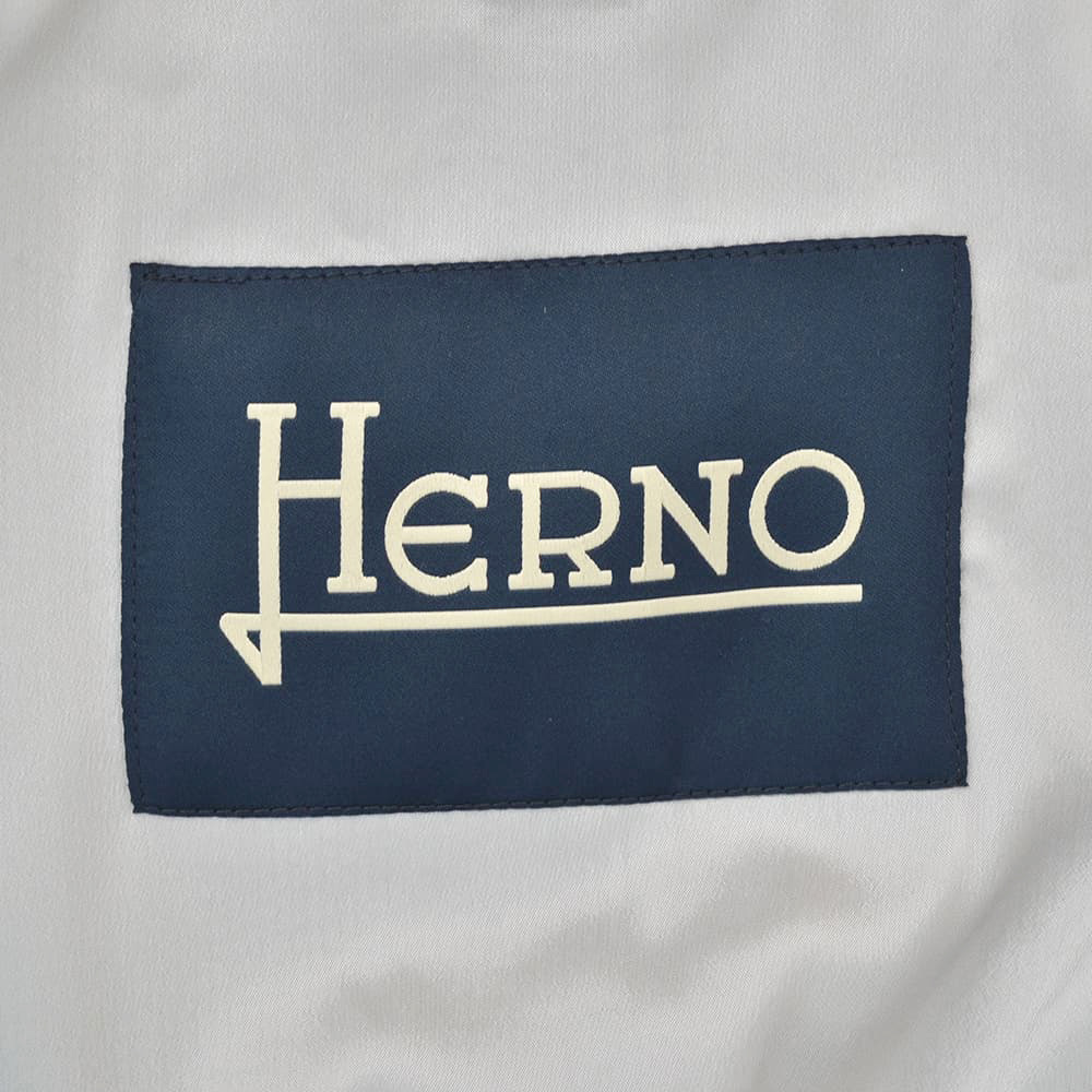 ヘルノ HERNO シャツジャケット メンズ 2つ釦シングルフロント ポリエステルシアサッカー生地 ライトグレー 細幅ラペル 軽量 セットアップ可 国内正規品の画像